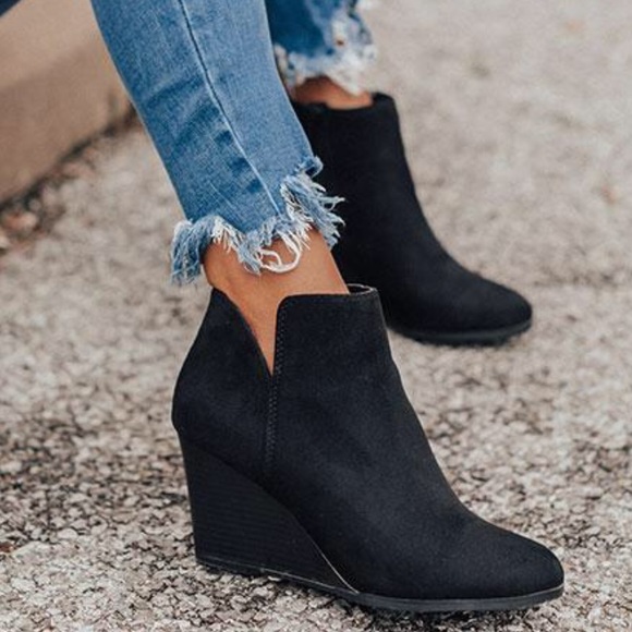 Soda ABILITY Black on Black Fx Suede Wedge Bootie - Picture 2 of 8